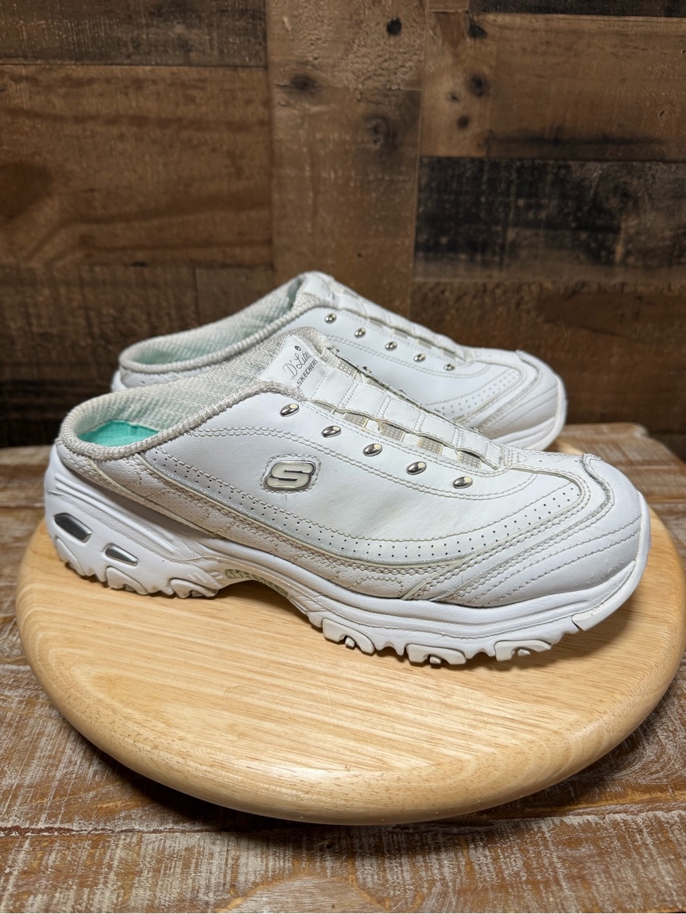 Skechers D’Lites Bright Sky Women’s 10 White Silver Mule Slip On Shoes 11933 WSL